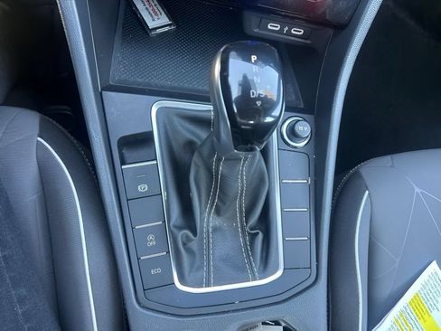 Used 2025 Volkswagen Jetta Sport FWD image 5
