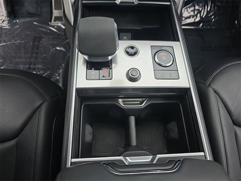 Used 2023 Land Rover Range Rover SE image 26