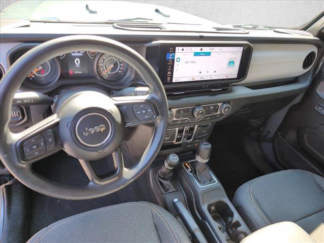 Used 2025 Jeep Gladiator Sport AWD/4WD image 18