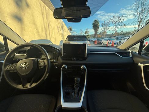 Used 2025 Toyota RAV4 XLE image 33