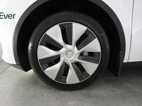 Used 2023 Tesla Model Y Long Range AWD/4WD image 19
