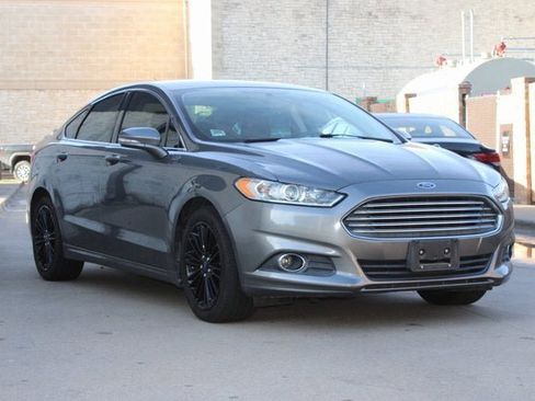 Used 2013 Ford Fusion SE image 2