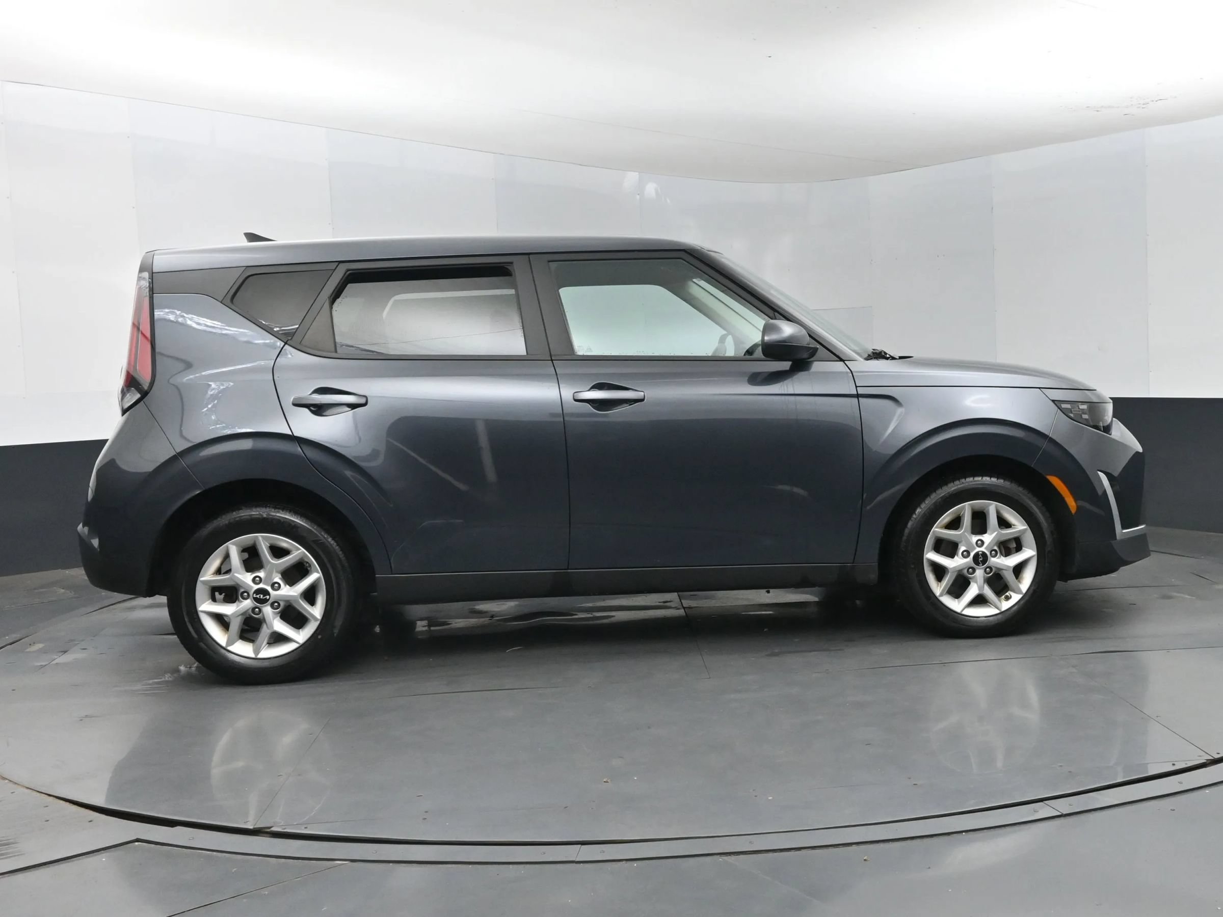 Used 2024 Kia Soul LX w/ LX Technology Package FWD image 4