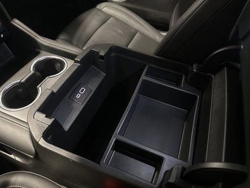 Used 2024 Chevrolet Tahoe Z71 w/ Luxury Package image 31