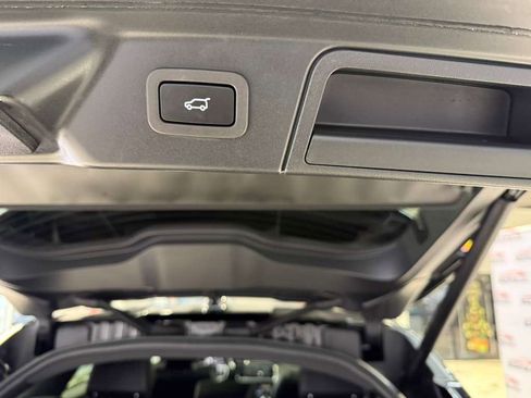 Used 2022 Land Rover Range Rover Velar R-Dynamic S image 58