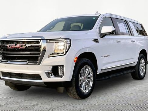 Used 2024 GMC Yukon XL SLT w/ SLT Luxury Package image 3