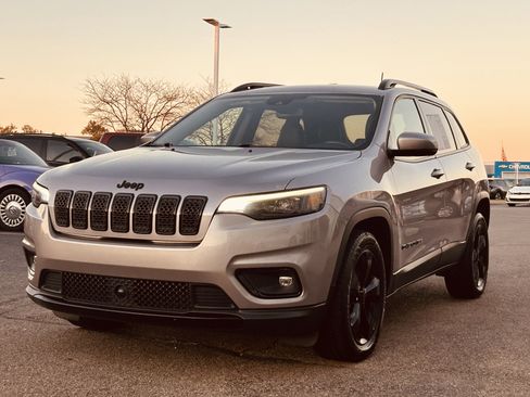 Used 2021 Jeep Cherokee Latitude Plus image 3