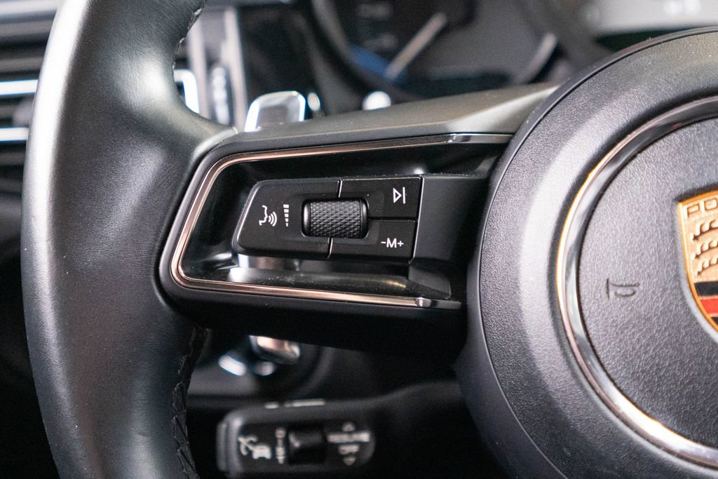 Certified 2024 Porsche Macan S AWD/4WD image 33