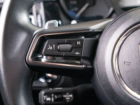Certified 2024 Porsche Macan S AWD/4WD image 33