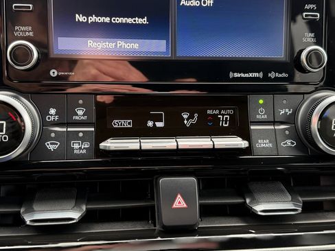 Used 2022 Toyota Highlander XLE image 21