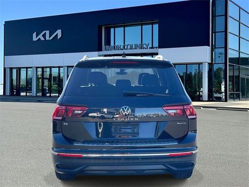 Used 2022 Volkswagen Tiguan SE image 9