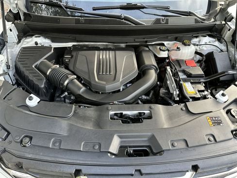 Used 2025 GMC Acadia Elevation image 9