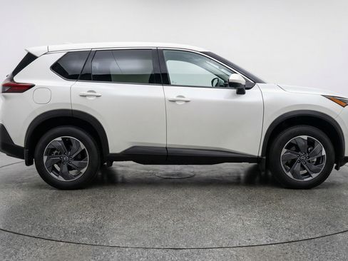 Used 2025 Nissan Rogue SV FWD image 11