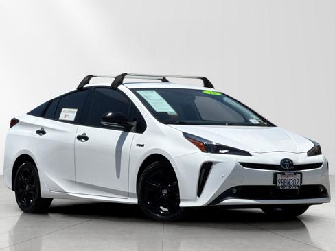 Used 2022 Toyota Prius FWD image 1