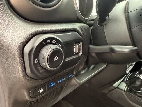 Used 2023 Jeep Wrangler Unlimited w/ Cold Weather Group AWD/4WD image 34