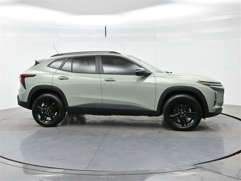 Used 2025 Chevrolet Trax ACTIV w/ Sunroof Package image 8