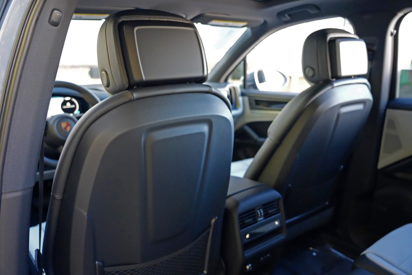 Used 2026 Porsche Cayenne AWD/4WD image 38