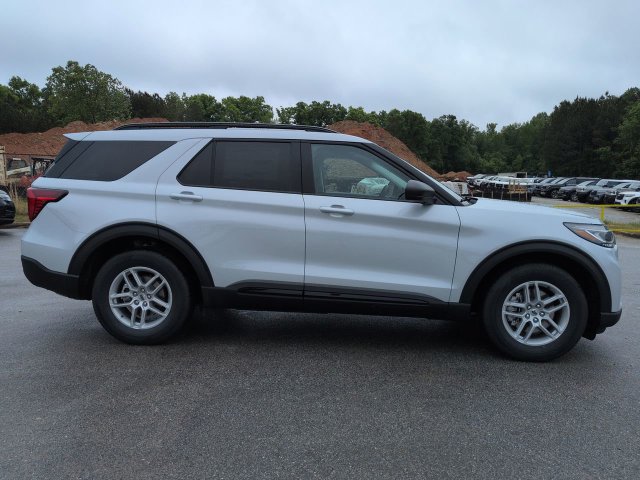 New 2026 Ford Explorer Active RWD image 3