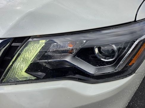 Used 2017 Nissan Pathfinder SV image 21