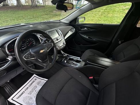 Used 2017 Chevrolet Malibu LT image 9