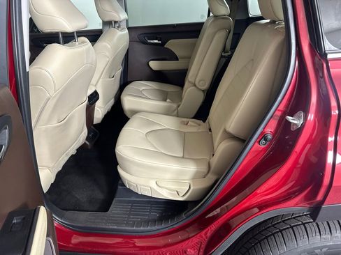 Used 2022 Toyota Highlander XLE image 21