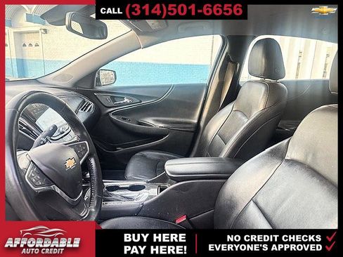 Used 2018 Chevrolet Malibu LT w/ Leather Package FWD image 3