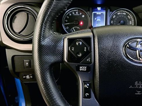 Used 2020 Toyota Tacoma TRD Sport w/ Technology Package AWD/4WD image 17