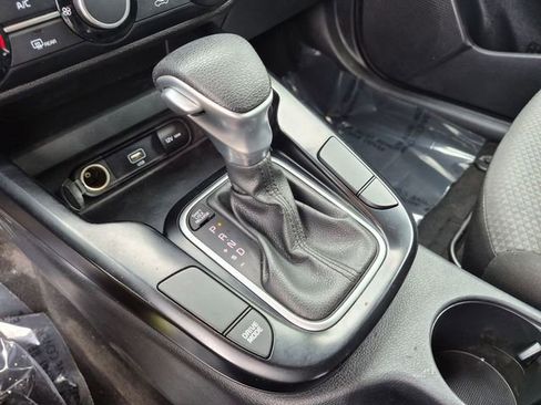 Used 2020 Kia Soul LX FWD image 12