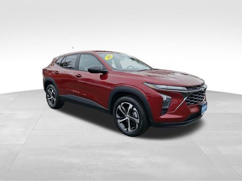 Certified 2024 Chevrolet Trax RS image 1