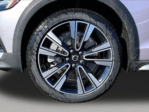 New 2026 Volvo V60 B5 Cross Country Ultra w/ Protection Package Premier AWD/4WD image 13