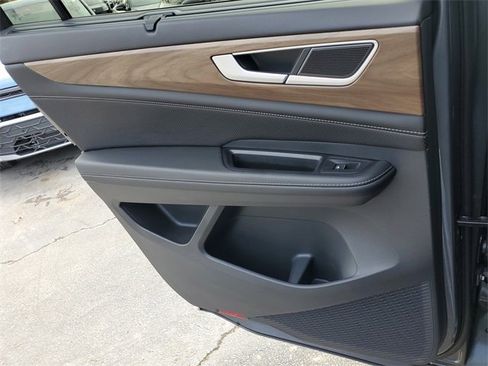 Certified 2024 Volkswagen Atlas SE image 13