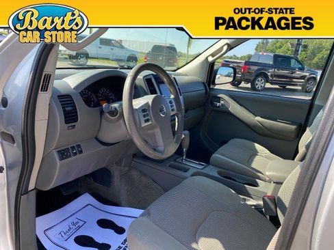 Used 2013 Nissan Frontier SV w/ SV Value Truck Pkg AWD/4WD image 24