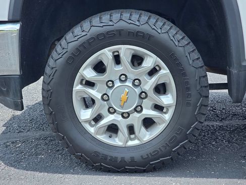 Used 2023 Chevrolet Silverado 2500 LT w/ Convenience Package AWD/4WD image 7