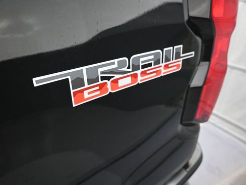 Used 2025 Chevrolet Colorado Trail Boss image 24