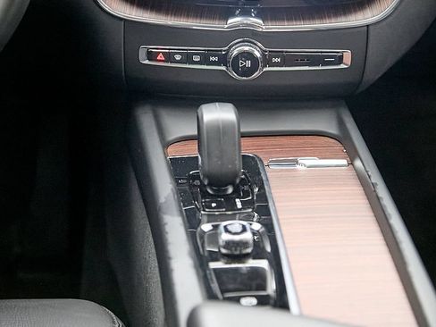 Certified 2023 Volvo XC60 B5 Plus w/ Protection Package Premier AWD/4WD image 28