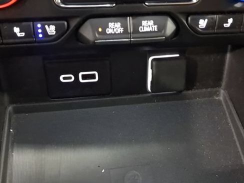 Used 2023 Chevrolet Suburban Premier AWD/4WD image 35