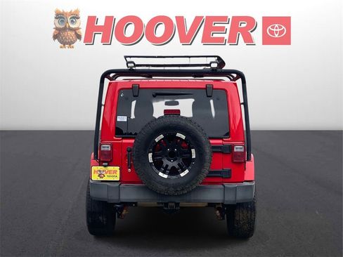 Used 2017 Jeep Wrangler Unlimited Rubicon w/ Connectivity Group image 3