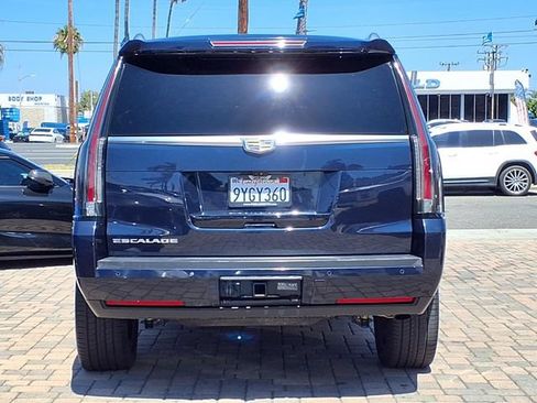 Used 2017 Cadillac Escalade Premium Luxury AWD/4WD image 4