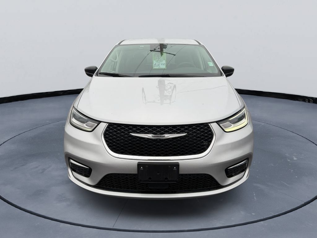 Used 2024 Chrysler Pacifica Touring-L FWD image 7