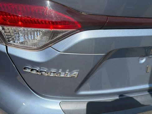 Used 2021 Toyota Corolla LE w/ Carpet Mat Package (TMS) FWD image 9