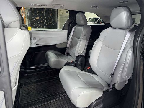 Used 2025 Toyota Sienna XLE w/ XLE Plus Package AWD/4WD image 17