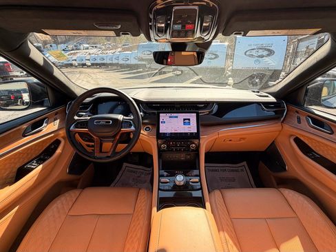 Used 2025 Jeep Grand Cherokee Summit image 22