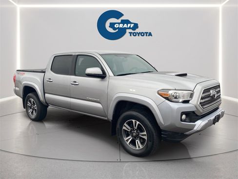 Used 2017 Toyota Tacoma TRD Sport image 19