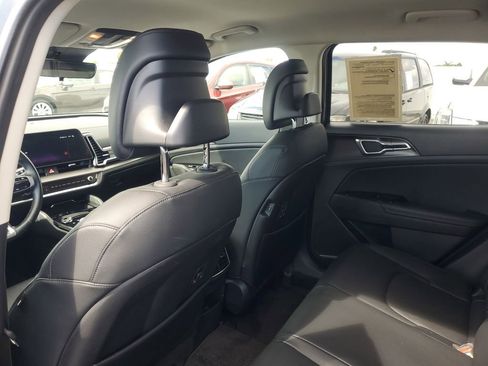 Used 2025 Kia Sportage EX image 11
