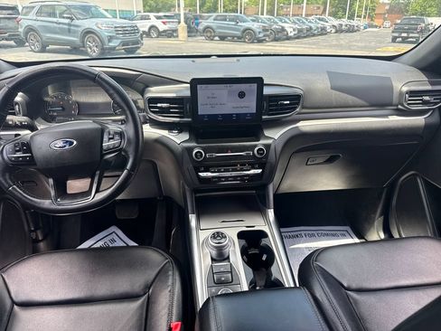 Used 2020 Ford Explorer XLT w/ Equipment Group 202A AWD/4WD image 19