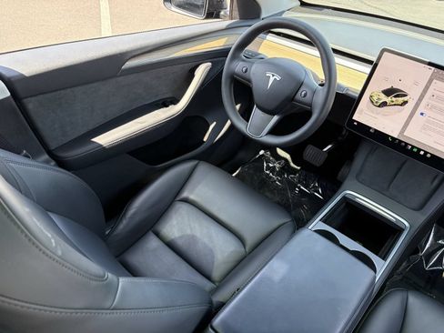 Used 2025 Tesla Model Y Long Range AWD/4WD image 22