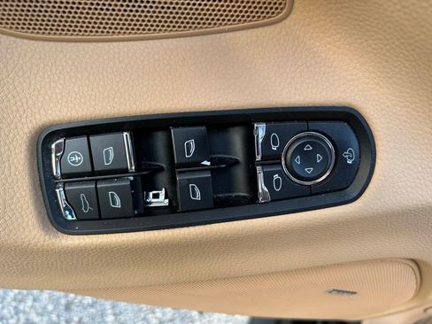 Used 2012 Porsche Panamera S image 16