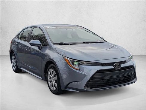 Used 2023 Toyota Corolla LE image 3