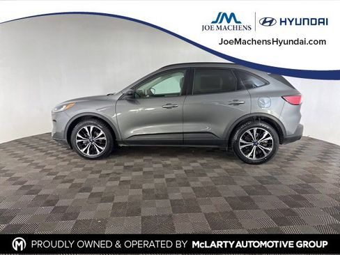 Used 2022 Ford Escape SE w/ SE Sport Appearance Package image 4