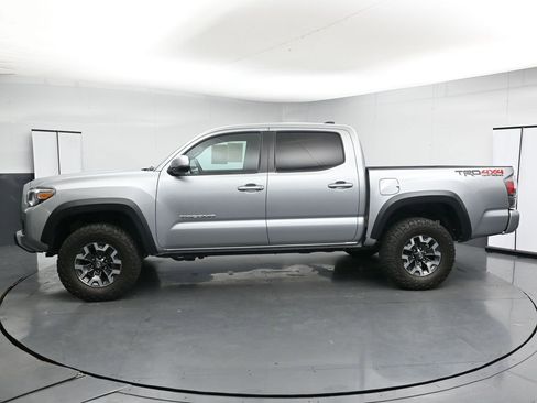 Used 2022 Toyota Tacoma TRD Off-Road w/ Technology Package AWD/4WD image 5